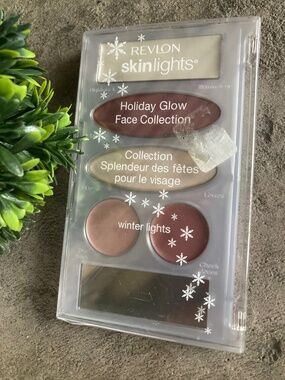 Revlon Skinlights Holiday Glow Makeup Palette Winter Lights